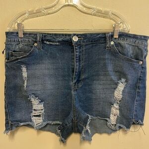 FOREVER 21 Plus Size distressed denim jean shorts